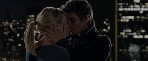 The Amazing Spider-Man Peter And Gwen Kiss